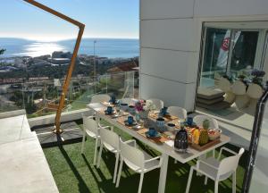 Ban công/sân hiên tại Villa Sitges Bianca Amaizing View Design 10 min walk from beaches