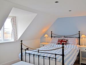 a bedroom with a bed in a attic at Solent Cottage - Pqqu in Yarmouth