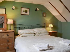 a bedroom with a bed and a green wall at Spekes Retreat - 18827 in Milford