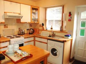 a kitchen with a sink and a washing machine at Alvamere in Keswick