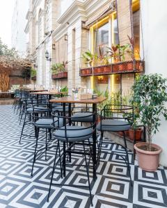 En restaurant eller et andet spisested på The Grand Shaurya