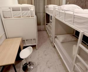 Postel nebo postele na pokoji v ubytování TarTar & Nay Hostel