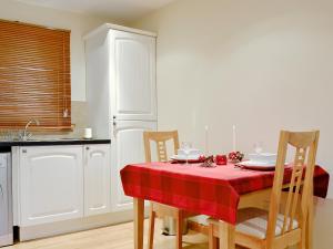 Η κουζίνα ή μικρή κουζίνα στο The Cottage