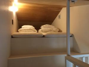 a couple of beds sitting in a room at Ohmachi Junxion in Kamakura