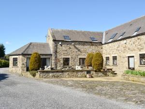 a stone building with chickens sitting on a bench at The Gingang -24969 in Frosterley