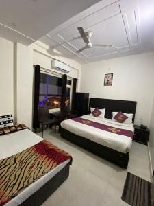 Un pat sau paturi într-o cameră la Hotel Ananta Inn By WB Inn
