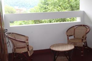 Uma varanda ou terraço em Lazy Bear Best Hostel in Kandy