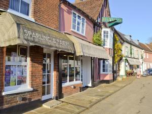 a street with shops and buildings on a sidewalk at Red Lion Corner in Lavenham