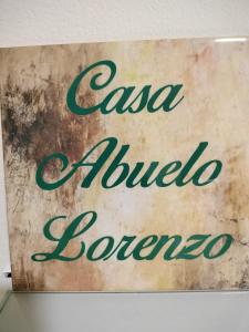 ein Zeichen, das Cafffalo Bengega liest in der Unterkunft Casa Abuelo Lorenzo in Enguídanos