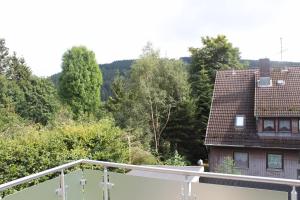 una vista desde el balcón de una casa en Ferienhaus Grohs en Hahnenklee-Bockswiese