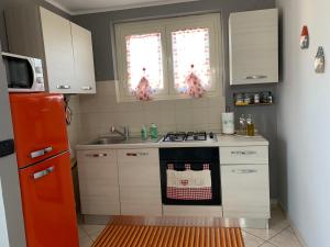 Η κουζίνα ή μικρή κουζίνα στο “L’ Angolo dei Sogni” Apartment +37 φωτογραφίες