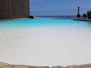 Bazén v ubytování Azure Rosarito Rental at Olas nebo v jeho okolí