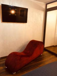 a red couch sitting in the corner of a room at Laguna Apartament in Brăila