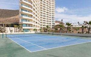Tenis a/nebo squash v ubytování Azure Rosarito Rental at Olas nebo okolí