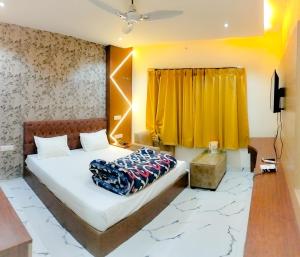 A bed or beds in a room at RBS Hotel & Restaurant 5 mint walking distance from Ram Janam Bhumi