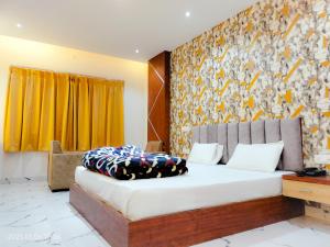 A bed or beds in a room at RBS Hotel & Restaurant 5 mint walking distance from Ram Janam Bhumi