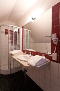Ett badrum på Pension Sonnengarten & Therme included - auch am An- & Abreisetag!
