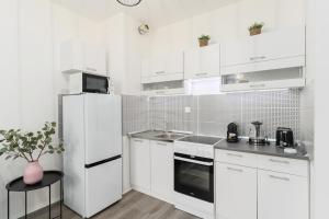 Kuchyňa alebo kuchynka v ubytovaní Sweet & Spicy - Brand new apartment with balcony
