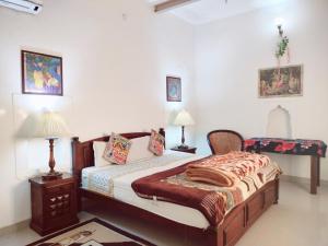 Hotel Mandawa Palace And Restaurent客房内的一张或多张床位
