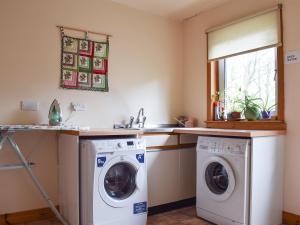 a laundry room with a washer and dryer at Burnside in St. Andrews
