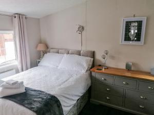 Uma cama ou camas num quarto em Salmon Leap Lodge