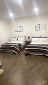 Hostal Nahui Meztli tesisinde bir odada yatak veya yataklar