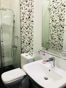 Ένα μπάνιο στο City Apartment’s Nuwara Eliya