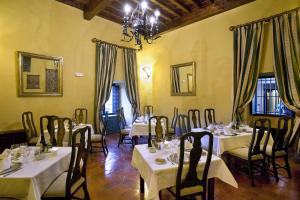 A restaurant or other place to eat at Parador de Jarandilla de la Vera