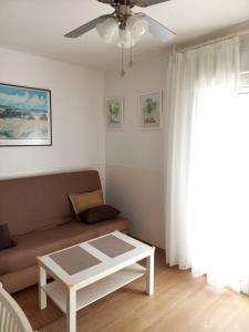A seating area at Verdemar Apartamento l