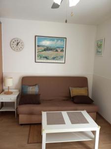 A seating area at Verdemar Apartamento l