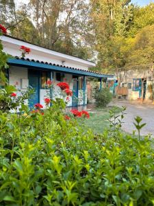 a house with red flowers in front of it at Motel ZAVA in Los Andes