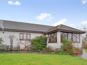 a white house with a table and chairs in a yard at Shielgreen in Blairgowrie