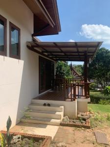 Balkón nebo terasa v ubytování บ้านธานี (BAAN THANI)