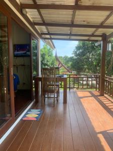 Balkón nebo terasa v ubytování บ้านธานี (BAAN THANI)