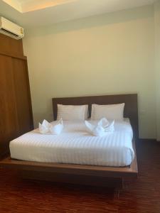 Postel nebo postele na pokoji v ubytování บ้านธานี (BAAN THANI)