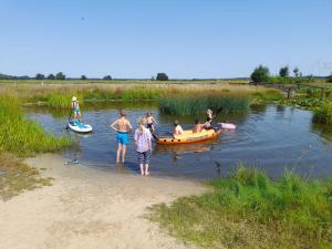 a group of people on rafts in a river at Doppelbettzimmer auf Bauernhof in Naturalleinlage in Königsberg