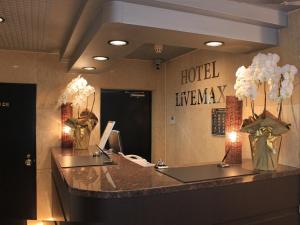 HOTEL LiVEMAX BUDGET Tokyo Hamura Ekimae tesisinde lobi veya resepsiyon alanı