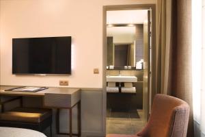 Sjónvarps- og/eða afþreyingartæki á Hotel Villa Saxe Eiffel