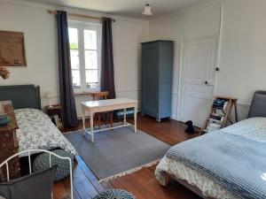 Posteľ alebo postele v izbe v ubytovaní Le Clos de la Fuie, La Perrière, Perche