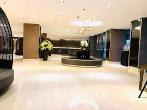 a lobby with a waiting room with flowers in it at Shawnalyn Condo-tel at Mall of Asia Philippines in Manila +33 photos