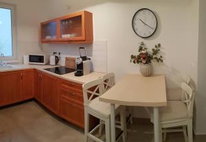 A kitchen or kitchenette at Kislakás Esztergomban