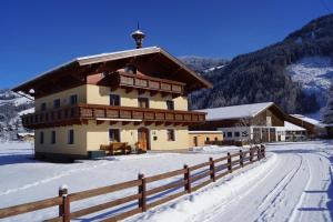 Bio-Bauernhof Reiterhof v zime