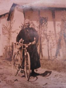 an old photo of a woman holding a bike at B & B La Ca' Di Massuc in Peveragno