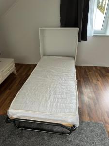 Postel nebo postele na pokoji v ubytování FeWo Haus Lübeck Sereetz Ostsee