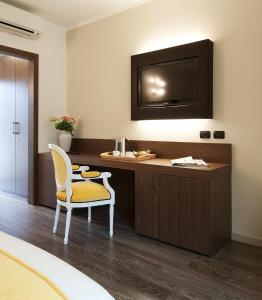 A television and/or entertainment centre at Bed&Garden