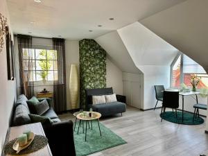 a living room with a couch and a table at Apartment nahe Naturschutzgebiet „Wurmtal“ in Würselen