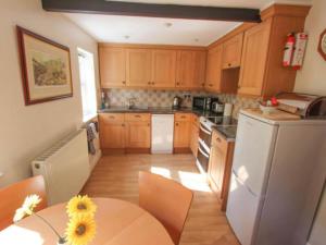 Cuisine ou kitchenette dans l'établissement Cam Beck Cottage