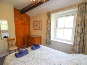 Postel nebo postele na pokoji v ubytování Cam Beck Cottage