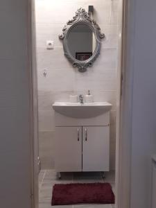 Bilik mandi di Deluxe studio & apartments Alexander