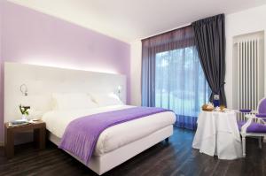 A bed or beds in a room at Bed&Garden